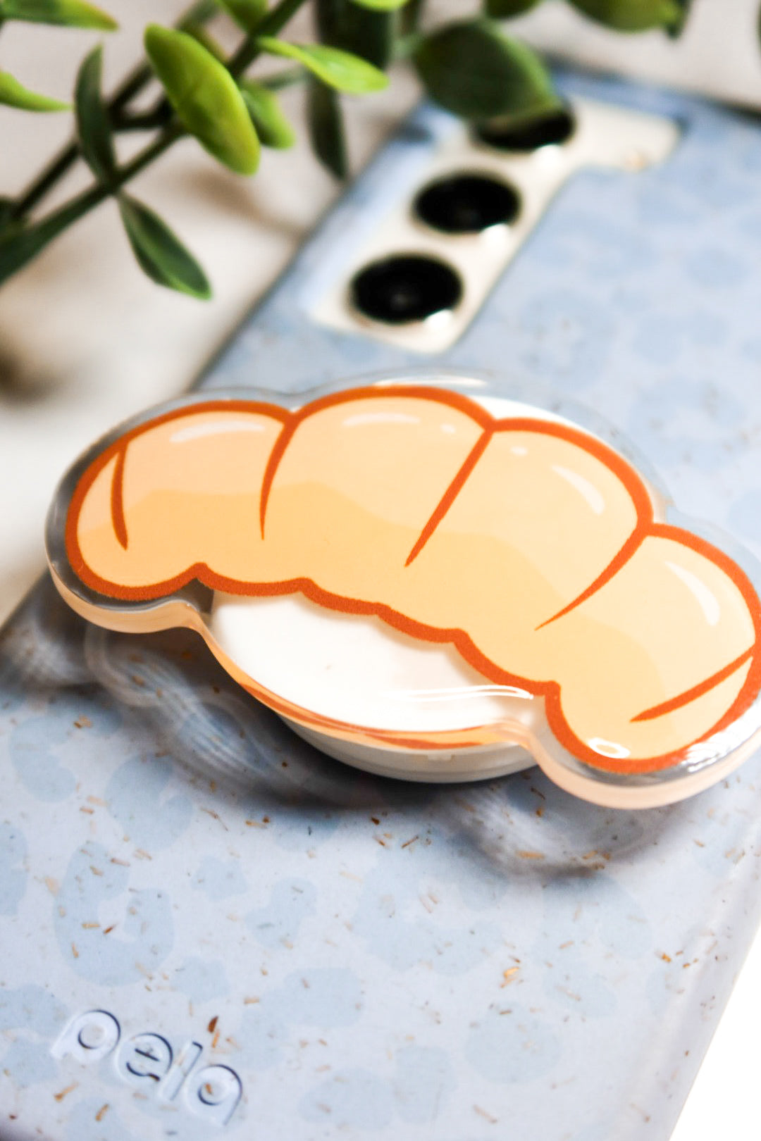 croissant phone grip